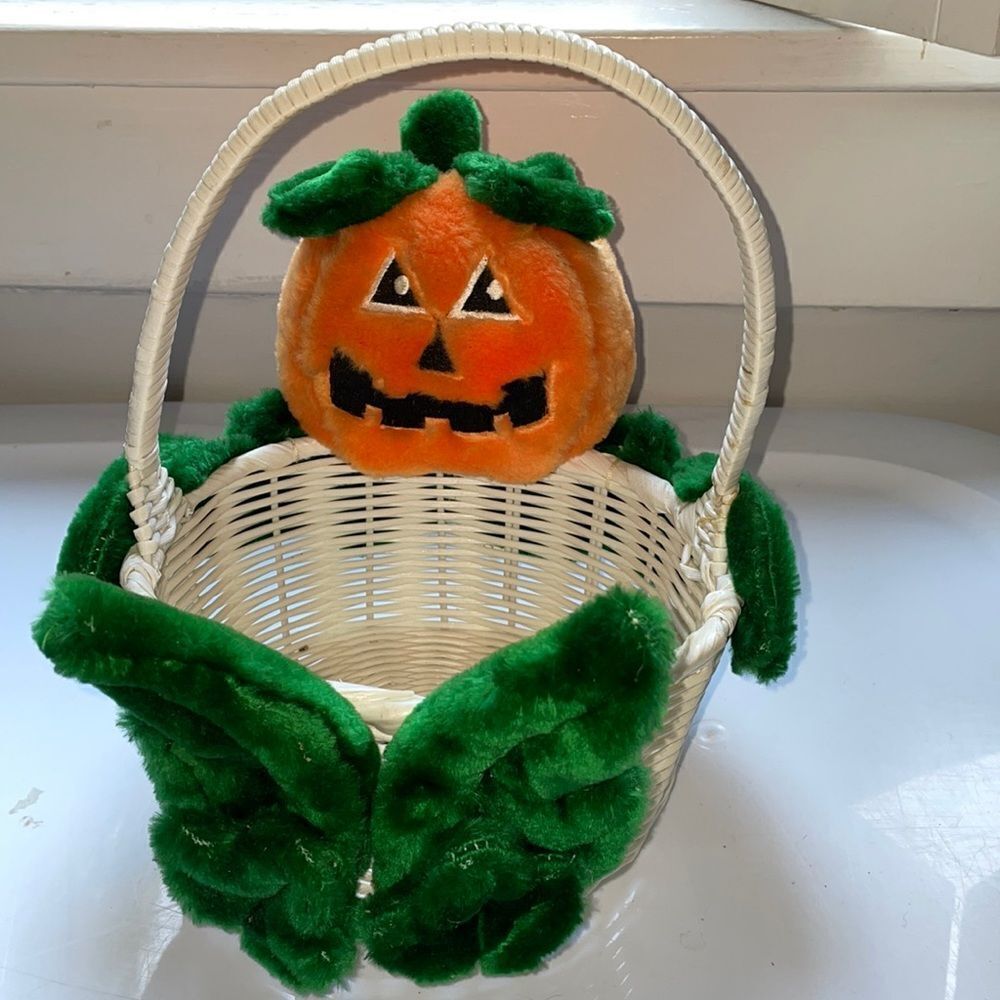 Plush Jack O Lantern white woven‎ basket Halloween decoration